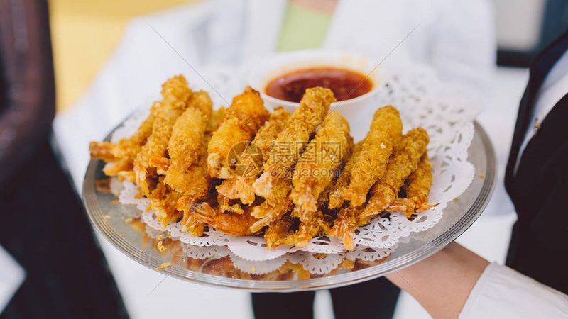 小包装零食代工格局：谁在掌控生产端的隐形冠军